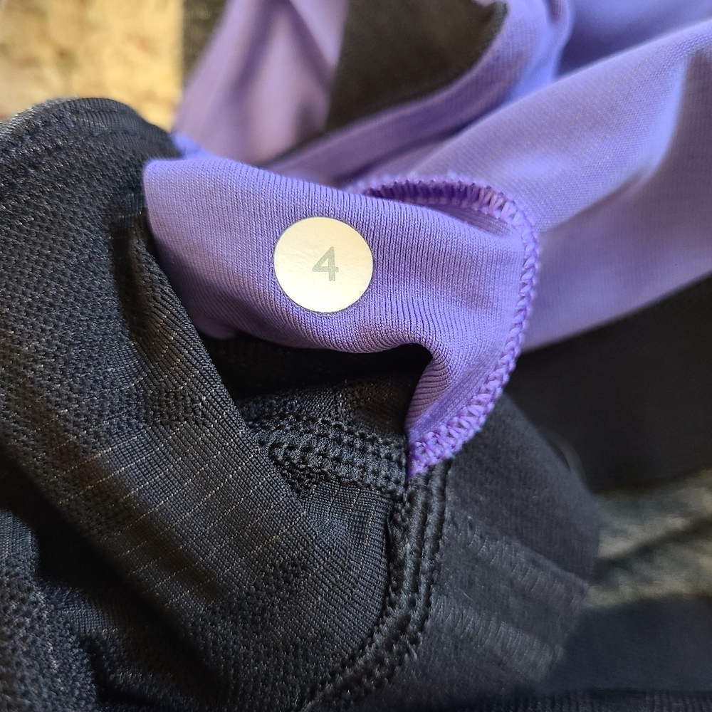 Lululemon Run For Gold Tank Size 4 (sm) in Heathered Blk/ Iris Flower - Picture 8 of 9